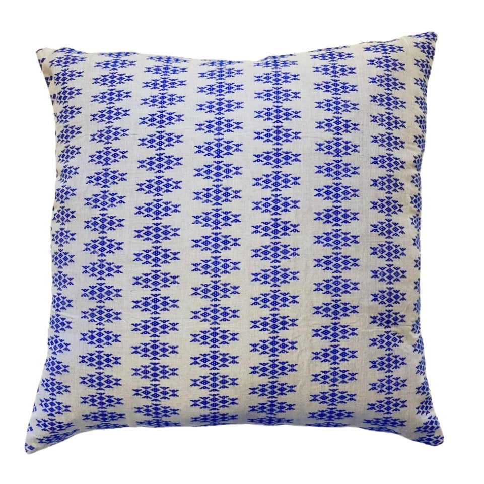 Coussin Kachin blanc et bleu