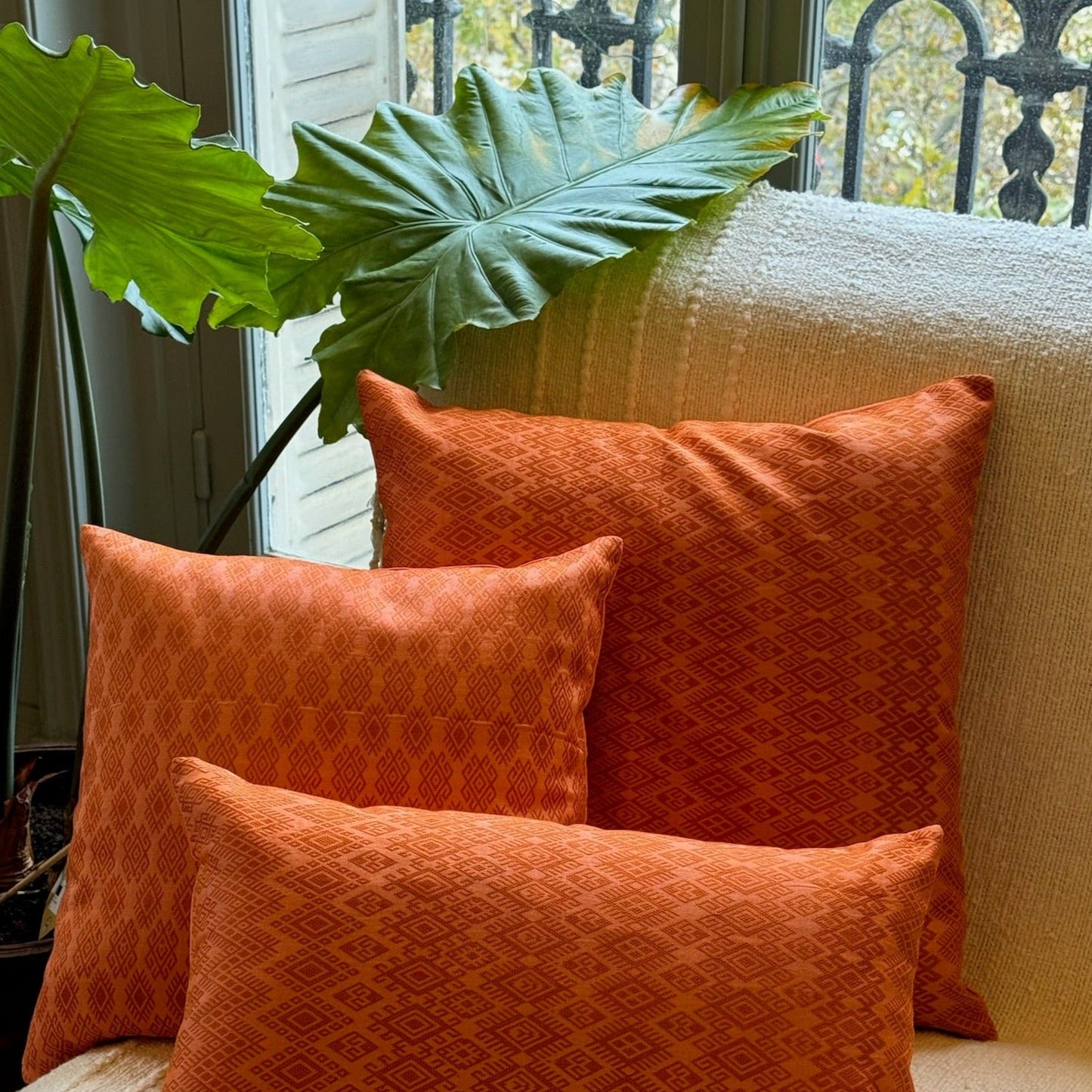 Coussin Kachin orange